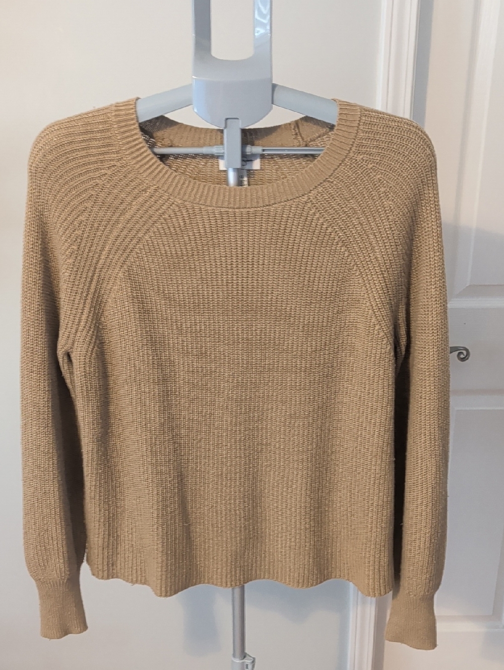 Jessica Simpson Ribbed Crewneck Sweater in Camel/Tan